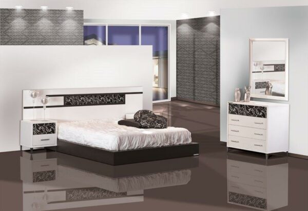 חדר שינה קומפלט מעוצב דגם שחרור הנפש הכולל : מיטה זוגית  , 2 שידות , קומודה , ומראה .