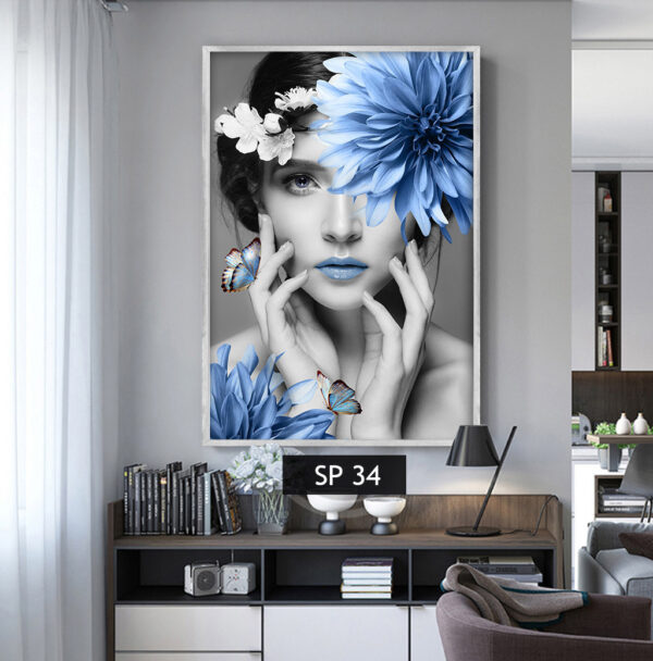 תמונת קנבס ל אישה עם פרחים ופרפרים כחולים SP 34