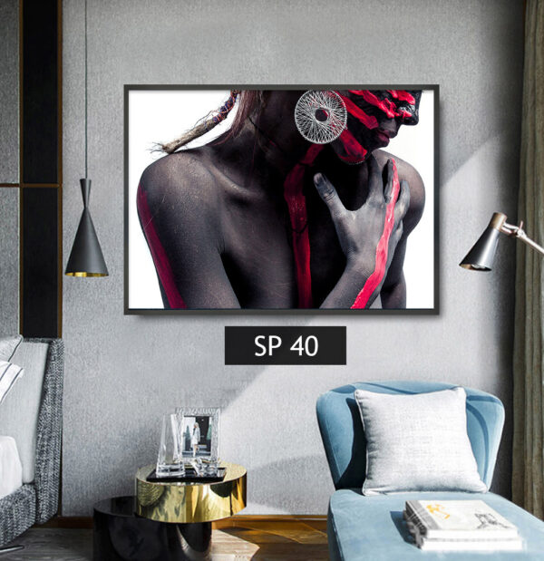 תמונת קנבס אישה בצבעים שחור, אדום ולבן