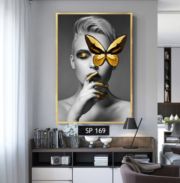 תמונת קנבס אישה בשחור לבן עם פרפר מזהב על העין SP 169