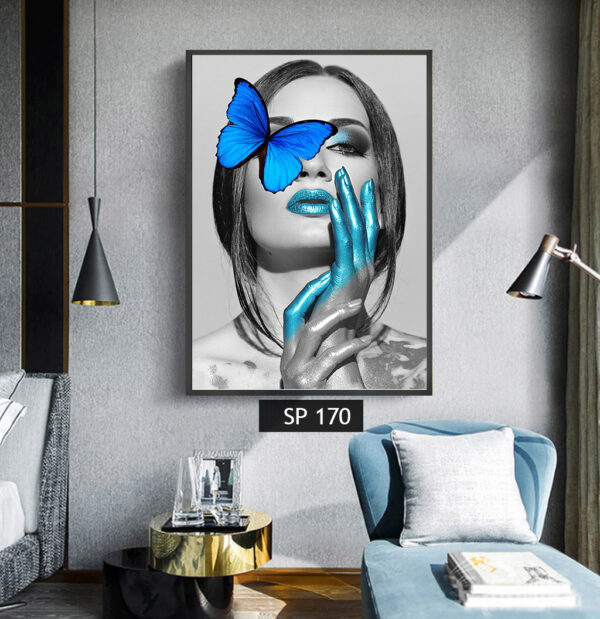 תמונת קנבס אישה בשחור לבם עם פרפר כחול על העין SP 170
