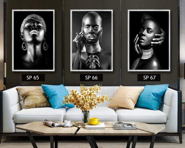 סט 3 תמונות קנבס אישה עם תכשיטים בצעים שחור וזהב