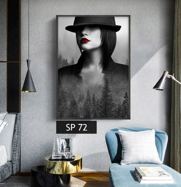 תמונת קנבס אישה ברקע יער בצבעים שחור לבן SP 72