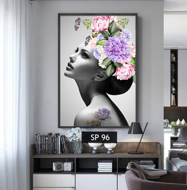 תמונת קנבס אישה בשחור לבן עם פרחים צבעוניים SP 96
