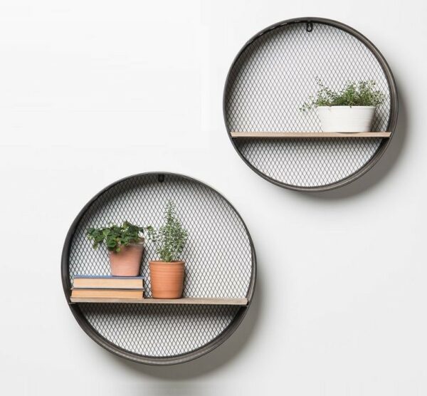 עיגול ברזל עם מדף עץ