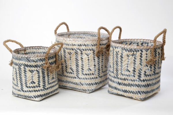 סט 3 בתי עציץ במבוק בגודל 40X40X50 35X35X48 30X30X42 בצבע טבעי+שחור