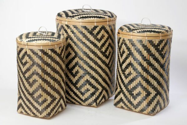 סט 3 סלסלות במבוק בגודל 40X40X60 35X35X53 30X30X50 בצבע טבעי+שחור