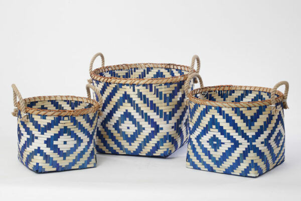 סט 3 סלסלות במבוק בגודל 32X32X36 27X27X34 23X23X29 בצבע טבעי+כחול