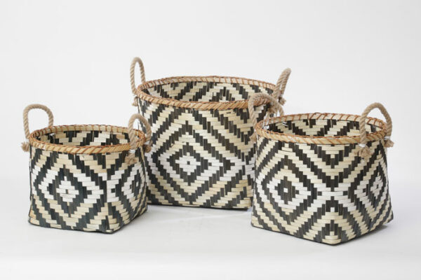 סט 3 סלסלות במבוק בגודל 32X32X36 27X27X34 23X23X29 בצבע טבעי+שחור