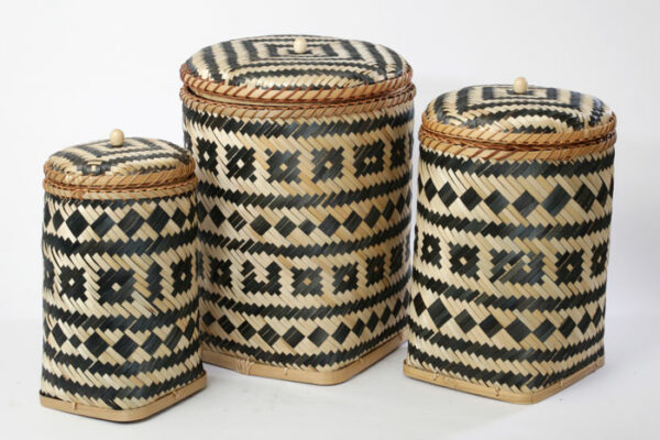 סט 3 סלסלות כביסה במבוק בגודל 39X39X50 31X31X45 24X24X40 בצבע טבעי+שחור