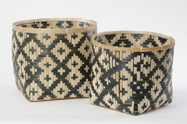 זוג סלסלות במבוק בגודל 38X38X50 32X32X28 בצבע טבעי+שחור