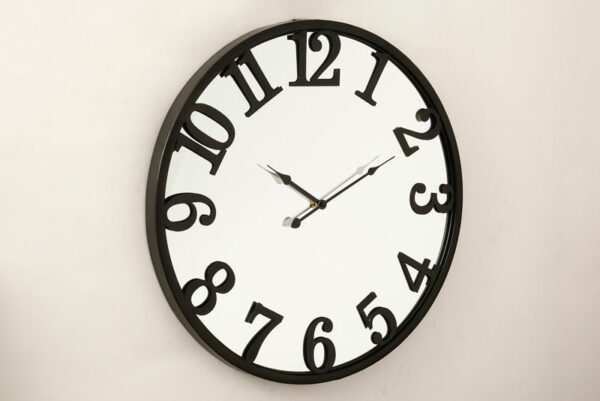 שעון קיר רומי FONTAINE בצבע שחור לבן במידות 60X60X3.5