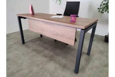 שולחן משרדי רוחב 180 ס``מ דגם דינו צבע עץ כהה סינר חום