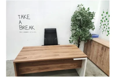 שולחן לעמדת עובד/ת דגם לני אורך 160 ס``מ - גוון עץ כהה