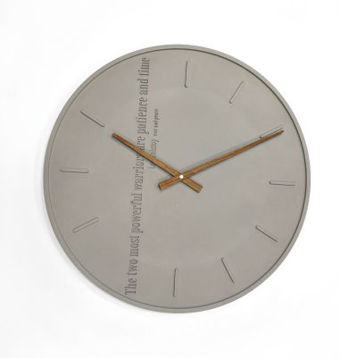 שעון עם טקסט מבטון