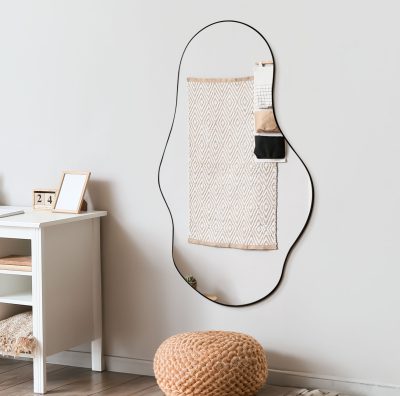 מראה אגם שחור